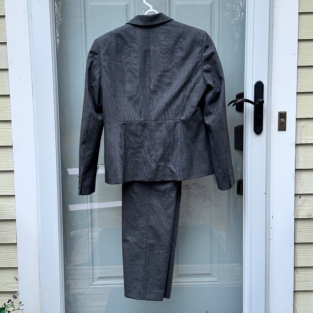 🔥FINAL! 2 Piece Women’s Suit. blazer size 6. pants 6P - Picture 2 of 9